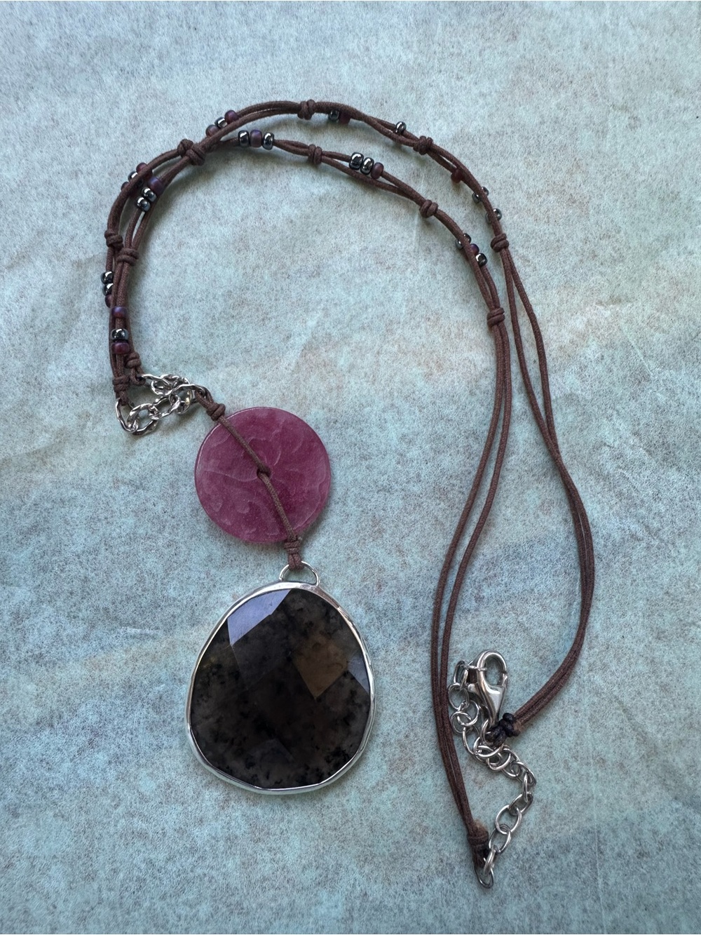 Silpada vignetta  Necklace with raspberry quarzite and marble pendant